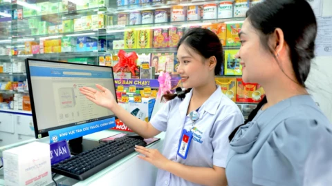 Long Châu dẫn dắt đà tăng trưởng của FPT Retail trong nửa đầu năm 2025