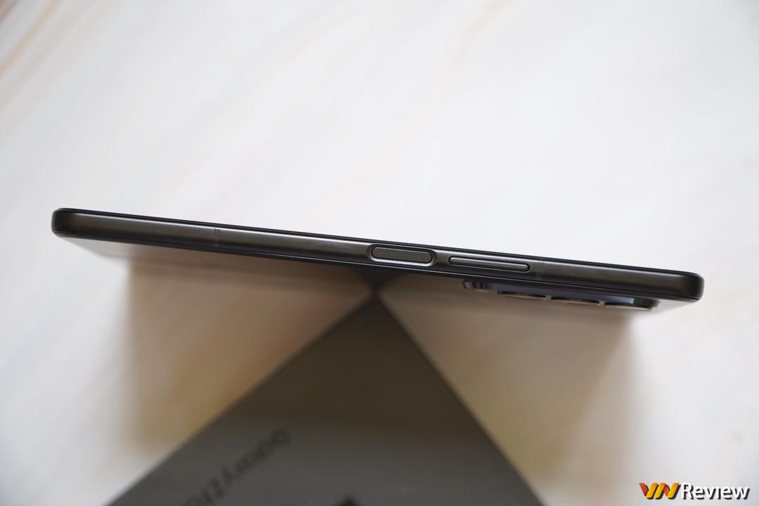 Trên tay Galaxy Z Fold 3 tại Việt Nam: camera ẩn dưới màn hình, chống nước IPX8, hỗ trợ S Pen