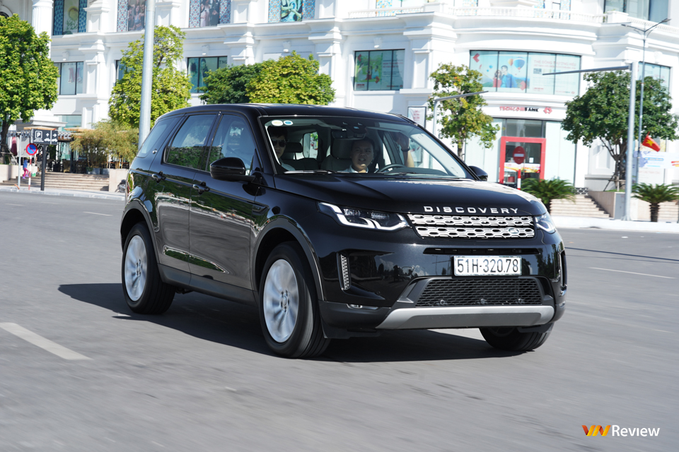 Trải nghiệm Land Rover Discovery Sport: Đắt xắt ra miếng