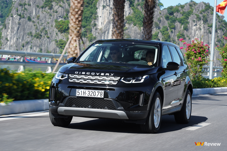 Trải nghiệm Land Rover Discovery Sport: Đắt xắt ra miếng