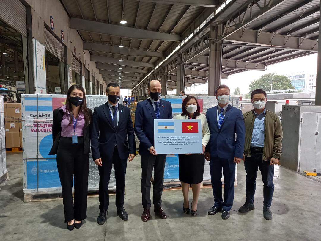 Argentina tài trợ Việt Nam 500.000 liều vaccine AstraZeneca