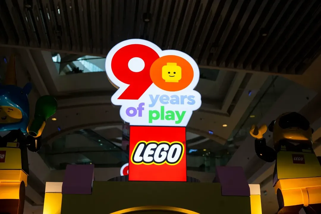 thumbnail - LEGO kỷ niệm 90 thành lập, trưng bày loạt tác phẩm LEGO do người Việt sáng tạo