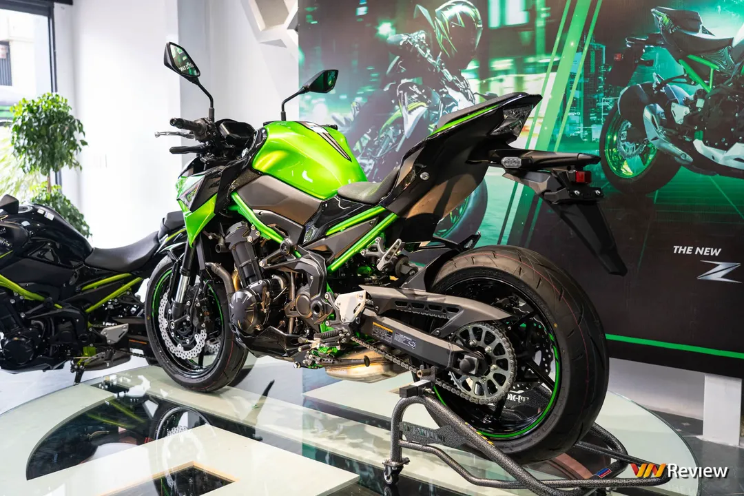 Soi chi tiết Kawasaki Z900 ABS 2022 đầu tiên tại Hà Nội