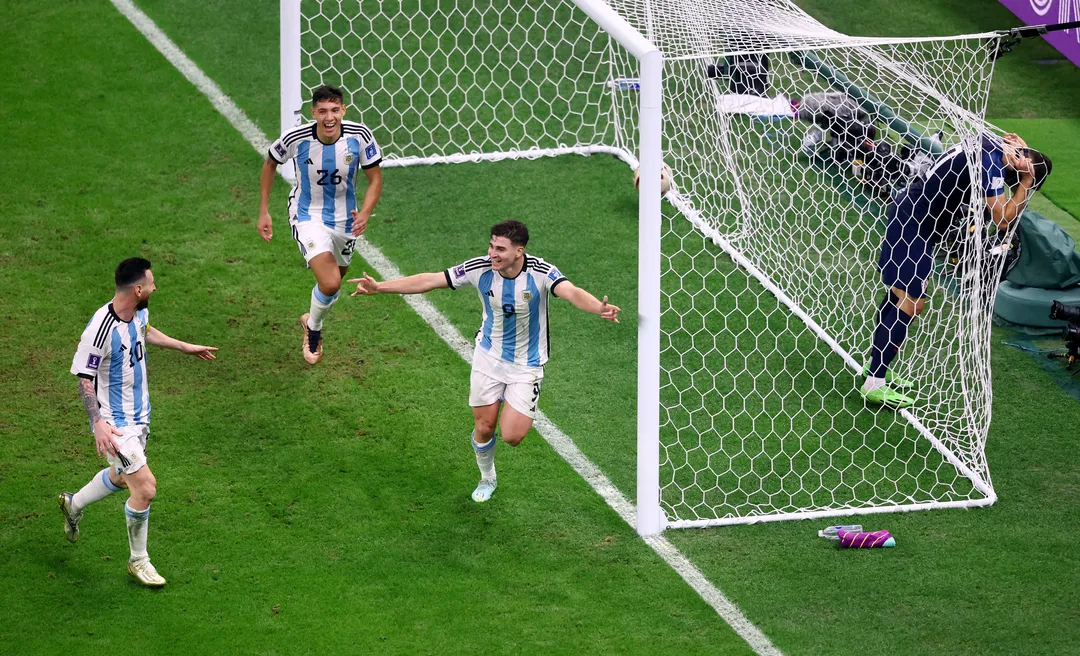 Cầu thủ nào nổi bật hơn cả Messi trong trận Argentina thắng Croatia?