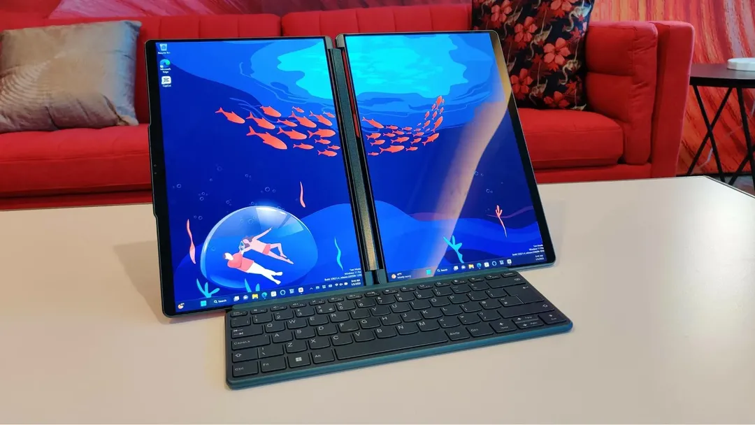 Lenovo ra mắt laptop Yoga Book 9i hai màn hình cùng hàng loạt thiết bị độc đáo