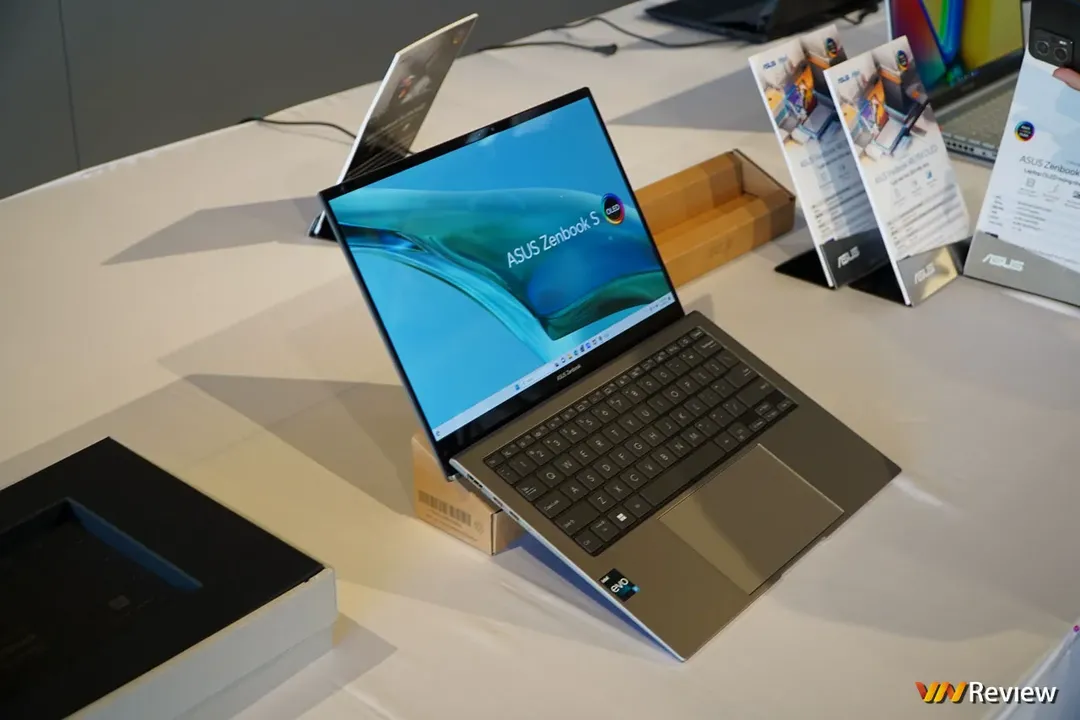 Trên tay ASUS Zenbook S13 OLED và Vivoook 14X OLED:  bộ đôi laptop OLED mỏng nhẹ canh tranh MacBook Air, cấu hình cao, giá hấp dẫn