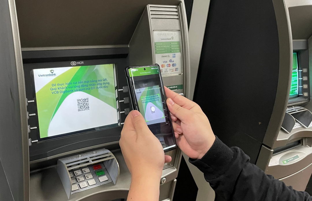 Tiện quá, chính thức rút được tiền liên ngân hàng tại ATM bằng mã QR rồi