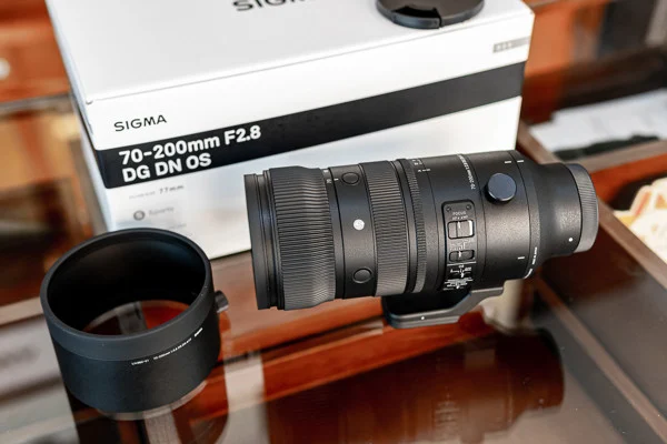 Trên tay nhanh phiên bản thương mại ống kính Sigma 70-200mm F2.8 DG DN OS Sports cho Sony: Mức giá tốt, nhưng nhiều điểm cần cải thiện