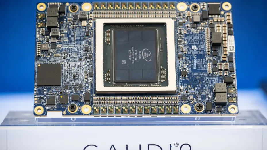 Intel tung chip AI mới quyết cạnh tranh Nvidia và AMD