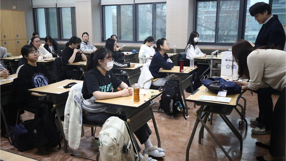 Sinh viên Hàn Quốc kiện đòi chính phủ bồi thường vì kết thúc kỳ thi sớm trước... 90 giây