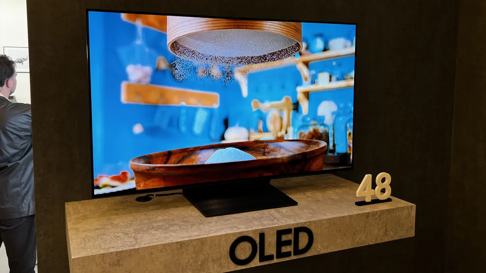 [CES 2024] Samsung ra mắt TV OLED 42 inch dùng tấm nền từ LG Display