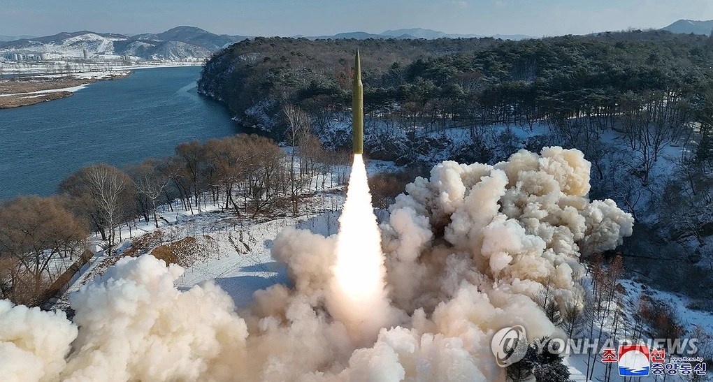 Triều Tiên phóng thành công tên lửa mang đầu đạn siêu vượt âm