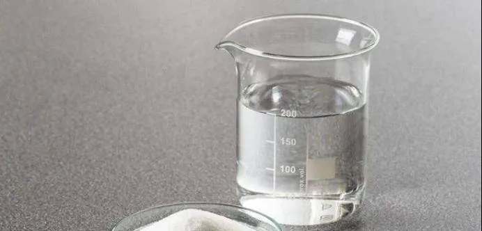 1g muối hòa tan trong 1g nước, tại sao tổng khối lượng không phải là 2g? Bí ẩn trong điều này là gì?