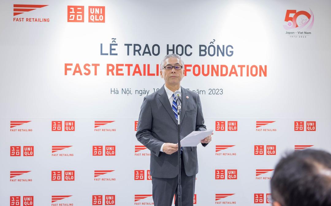 Quỹ Fast Retailing trao tặng 6 suất học bổng bậc cử nhân cho du học sinh Việt Nam