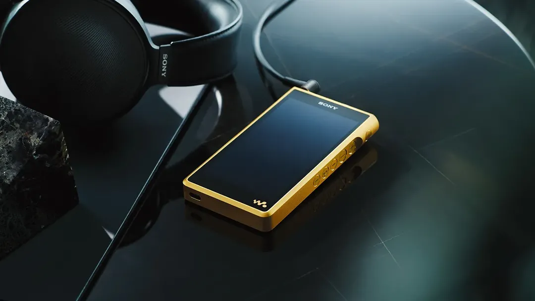 Sony ra mắt máy nghe nhạc mạ vàng, giá 80 triệu