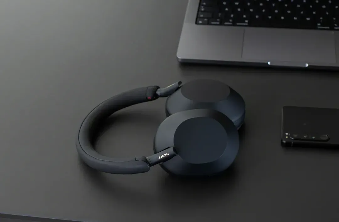 Sony ra mắt thế hệ tai nghe over-ear WH-1000XM5 mới: thiết kế mới, cải thiện chống ồn
