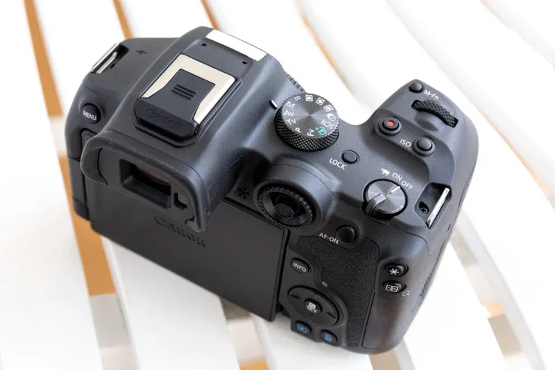 Canon chính thức trình làng máy ảnh EOS R7 và EOS R10, mang cảm biến APS-C đến ngàm RF