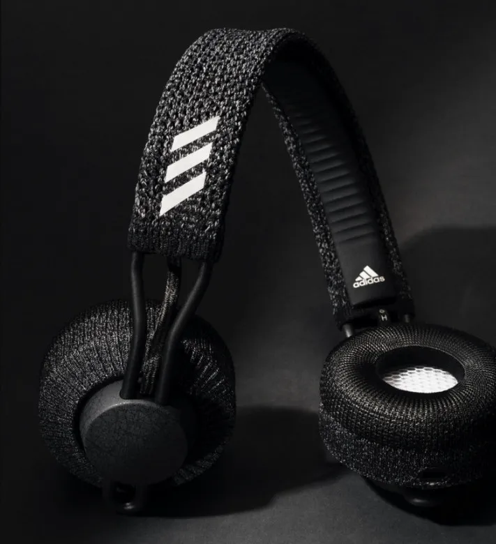 Adidas bất ngờ bán tai nghe sạc bằng năng lượng mặt trời, dùng được 80 giờ một lần sạc