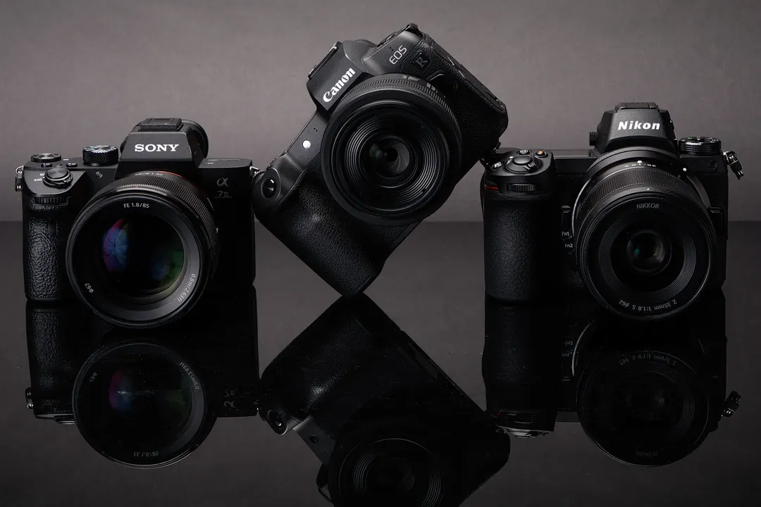 Smartphone lên ngôi, Canon và Nikon xác nhận khai tử DSLR