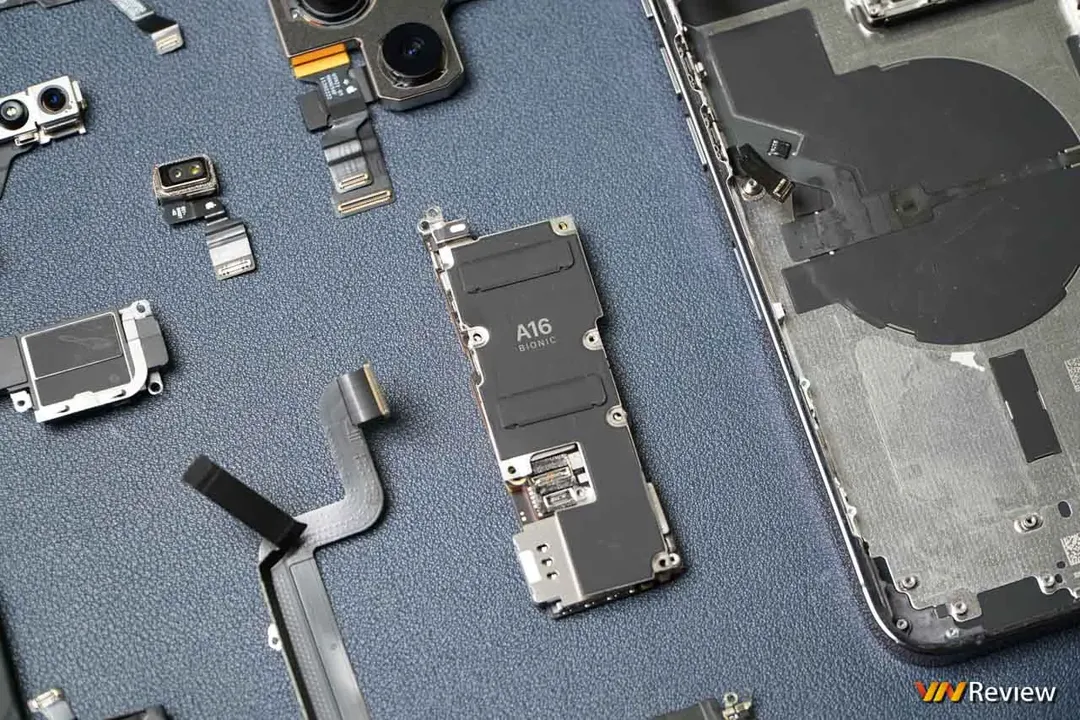 Mổ iPhone 14 Pro Max đầu tiên tại Việt Nam, phát hiện chi tiết Apple “giấu nhẹm” trong buổi ra mắt