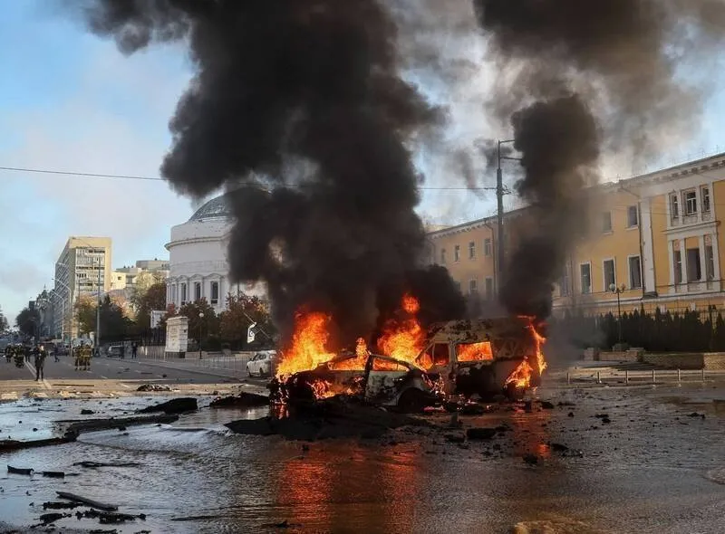 Zelensky đã thực hiện ba cuộc gọi liên tiếp, cáo buộc "hành động tàn bạo" của quân đội Nga với phương Tây 