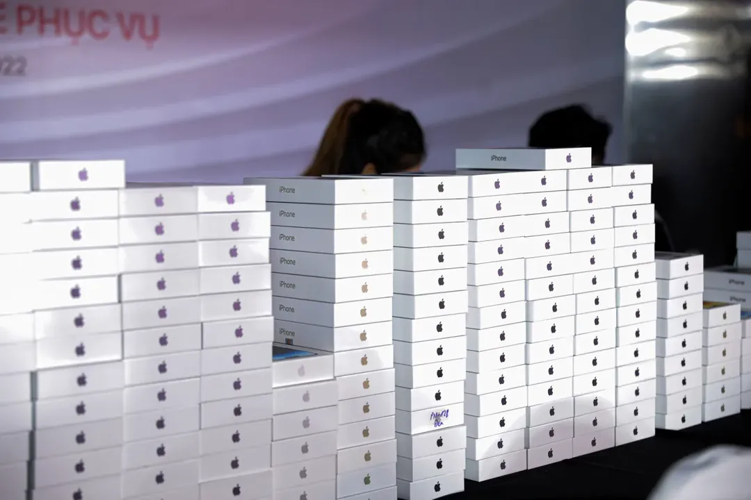 iPhone 14 chính hãng tại Việt Nam giao hàng từ giữa đêm, hơn 80% chọn mua 14 Pro Max