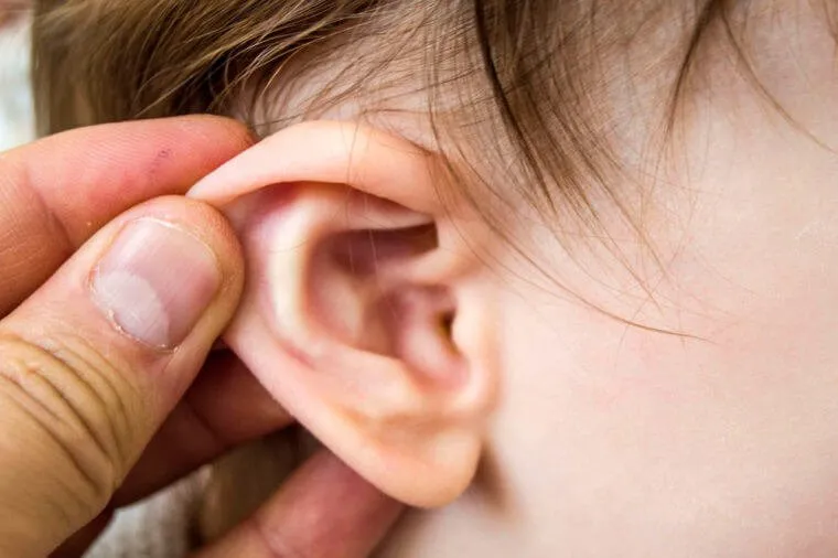 8 dấu hiệu cảnh báo bệnh viêm tai giữa ở trẻ em