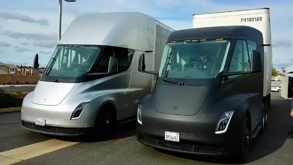 Tất tần tật về xe tải điện hạng nặng Semi của Tesla: người khổng lồ về hiệu suất, vô lăng ở giữa, chịu tải toàn phần 37 tấn, ắc quy chạy hơn 800 km