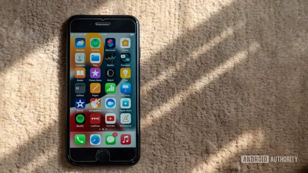 iPhone SE 22 thất bại toàn diện tại thị trường Việt Nam 