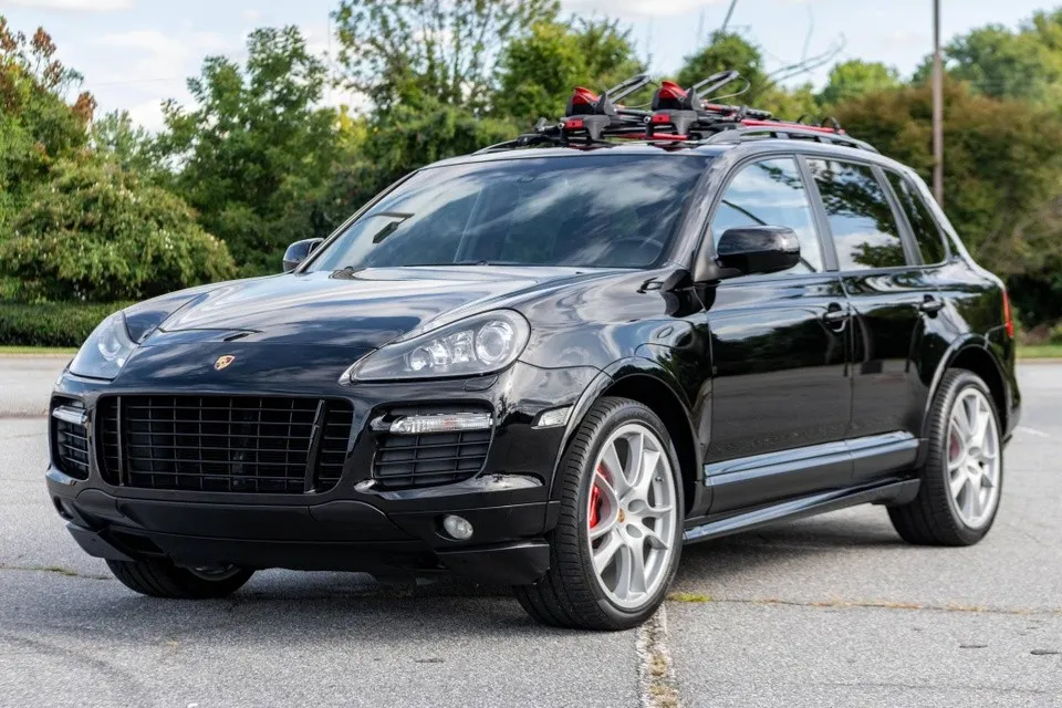 Xe sang Porsche Cayenne được thanh lý với mức giá ngỡ ngàng