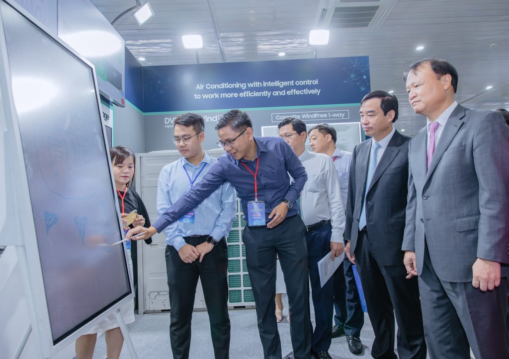 Samsung giới thiệu loạt giải pháp công nghệ hỗ trợ doanh nghiệp Việt