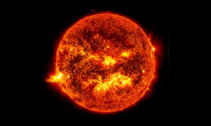 Tại sao mặt trời không hết oxy khi đốt?