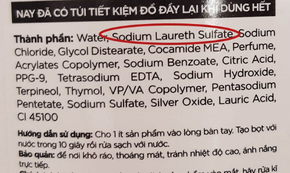 Hóa chất rẻ tiền và hiệu quả này có trong cả dầu gội đầu dược liệu. Bạn có biết là gì không?