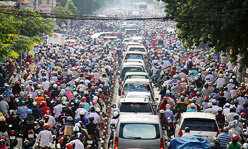 Tốc độ xe chạy trong nội đô TP.HCM sắp bị 'siết' không quá 30 km/h