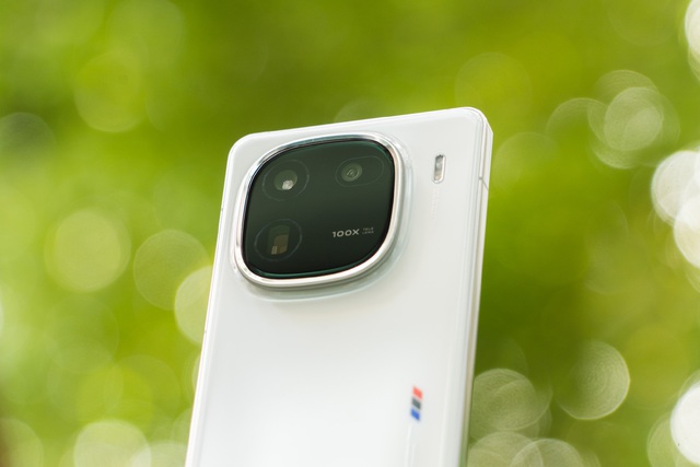 Thêm một smartphone trang bị Snapdragon 8 Gen 3 trình làng: camera zoom 100X, giá chỉ từ hơn 13 triệu đồng