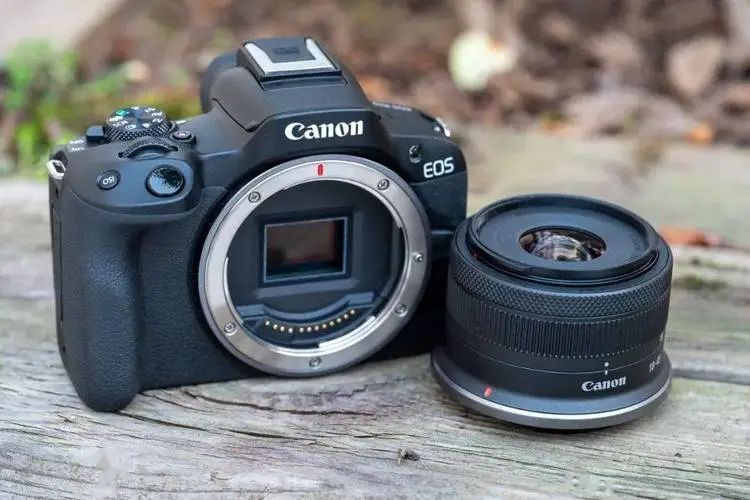 Ưu và nhược điểm của máy ảnh Canon EOS R50 là gì?