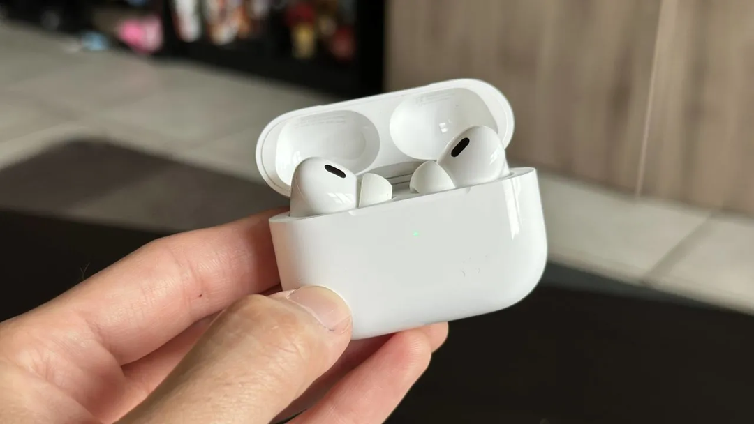 Tại sao tai nghe Airpods thường bị chai pin nhanh một bên?