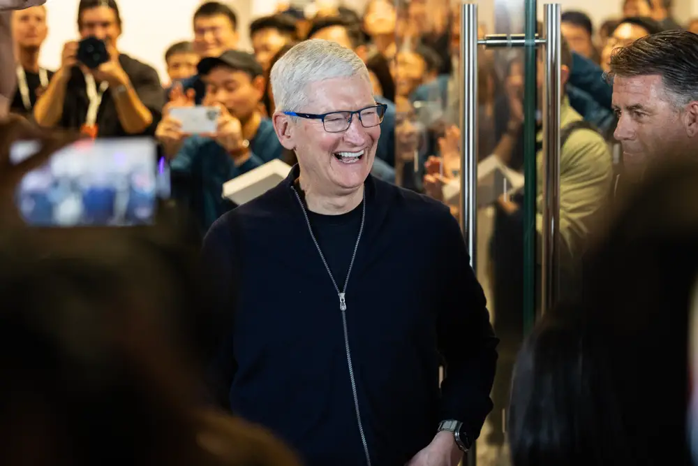 Cơn đau đầu mới của Tim Cook