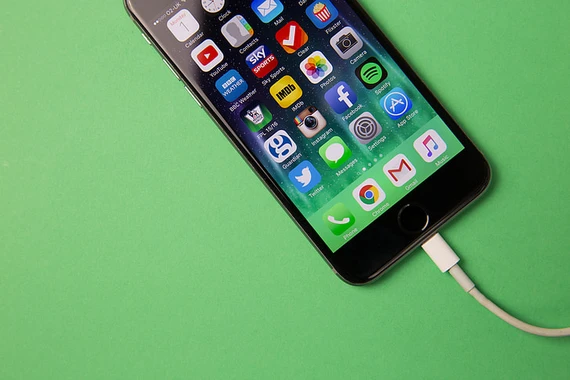 Apple tiết lộ cách sạc điện thoại qua đêm an toàn, không lo cháy nổ
