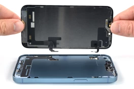 Giá thay màn hình chính hãng các đời iPhone ở Việt Nam