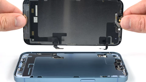 Giá thay màn hình chính hãng các đời iPhone ở Việt Nam