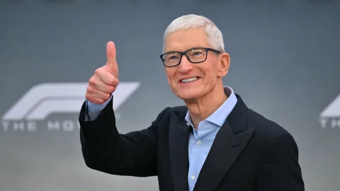 Tim Cook cho biết Apple "mở lòng" với các thương vụ mua lại startup AI