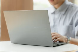 ASUS khởi động mùa tựu trường 2025 tại Việt Nam với loạt laptop AI mỏng nhẹ, hiệu năng cao