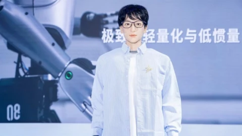 Chân dung robot đầu tiên đi học tiến sĩ gây sốt vì ngoại hình ấn tượng