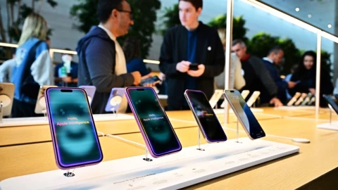 Vì sao iPhone miễn nhiễm với mọi khủng hoảng và liên tục tạo ra doanh số không tưởng?
