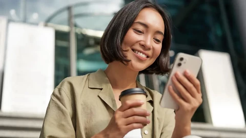 Tại sao AI trong điện thoại biết bạn cần gì trước cả khi bạn kịp nói?
