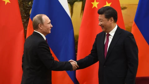 Trung Quốc và Nga hợp lực tại Vladivostok, tàu ngầm PLA bí mật tiến về phía bắc, liệu có hành động lớn nào vào tháng 8 không?