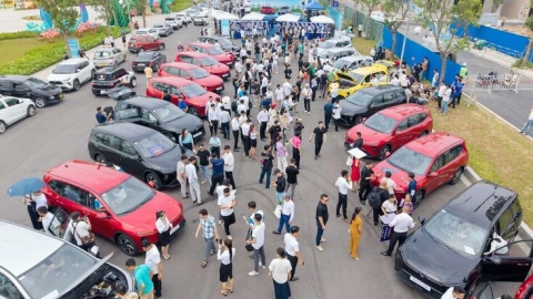 Bước ngoặt trên hành trình hướng đến tương lai xanh: VinFast tổ chức bàn giao xe Limo Green