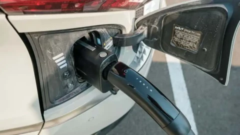 Tesla mở mạng lưới sạc cho xe khác: EV6 sạc có nhanh như lời đồn?