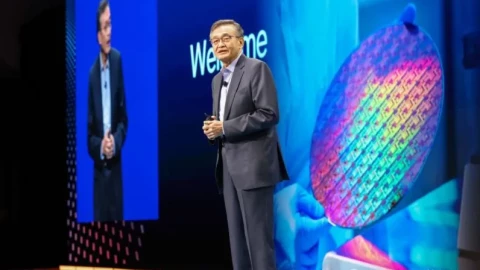 Từng "muối mặt" cầu cứu đối thủ, Intel giờ vùng lên đáp trả khi bị ông Trump liên tục chỉ mặt gọi tên
